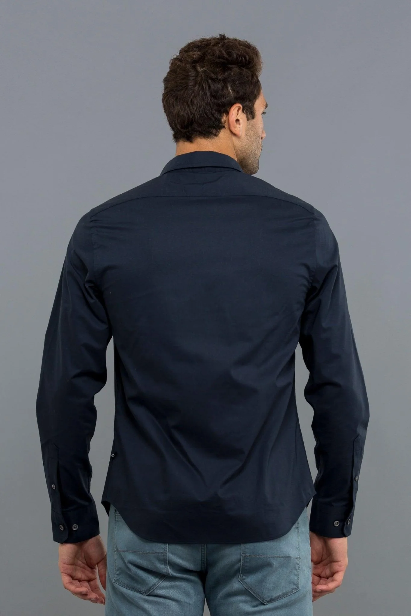 חולצה מכופתרת כחול נייבי TAILORED FIT - Image 2