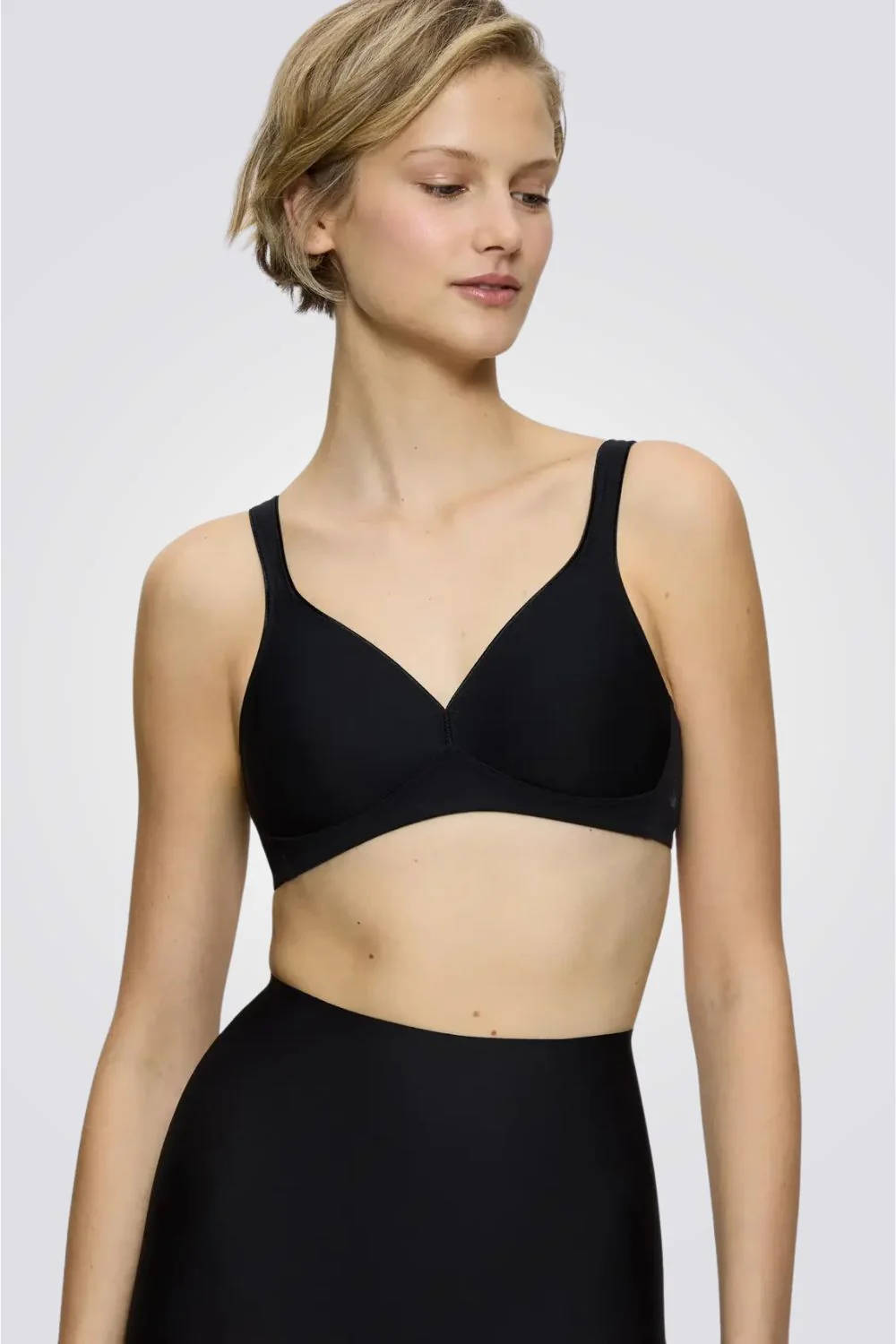 חזייה ללא ברזל Modern Soft cotton שחורה | טריומף