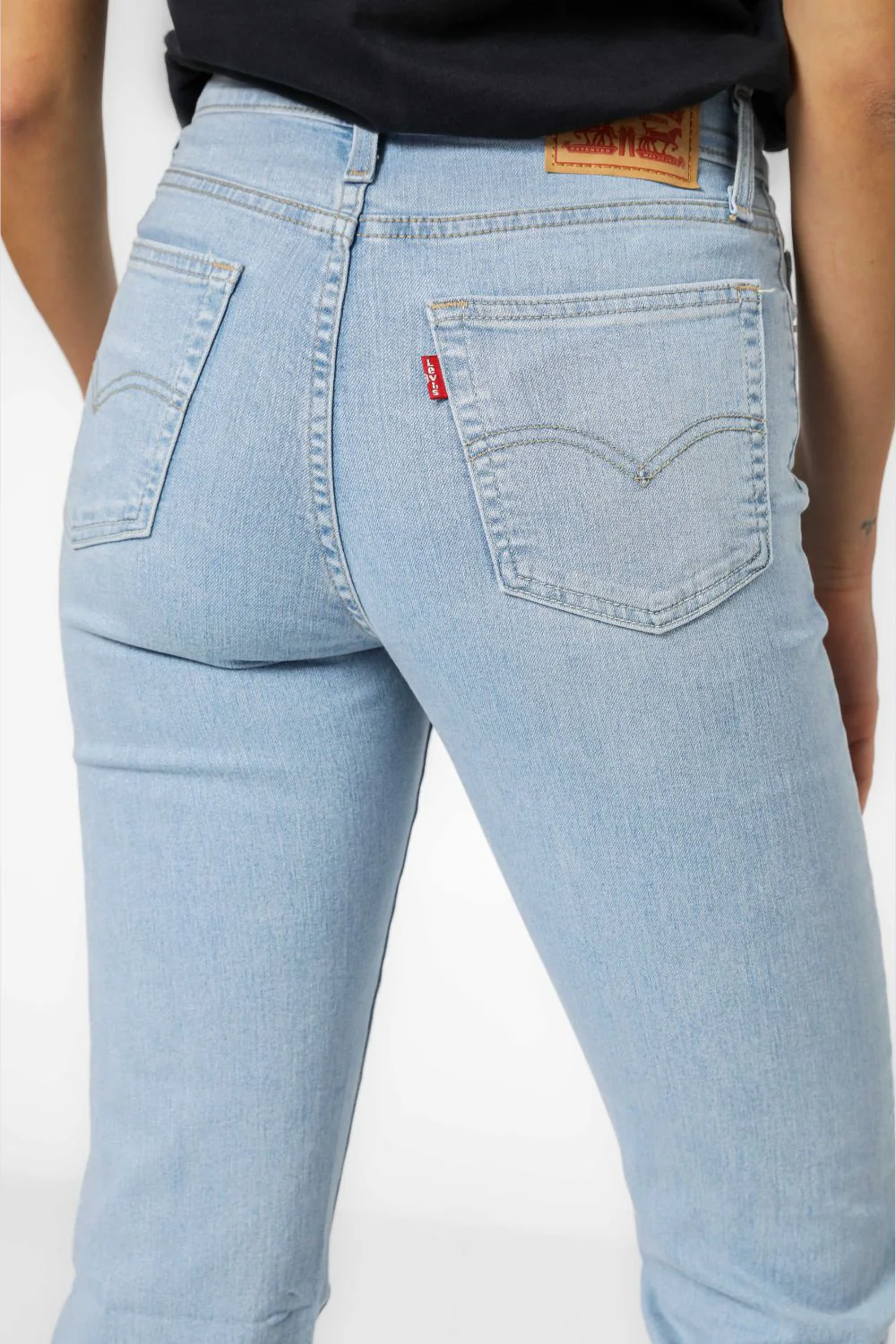 מכנסי ג'ינס 724 Slim Straight בצבע light indigo - Image 5
