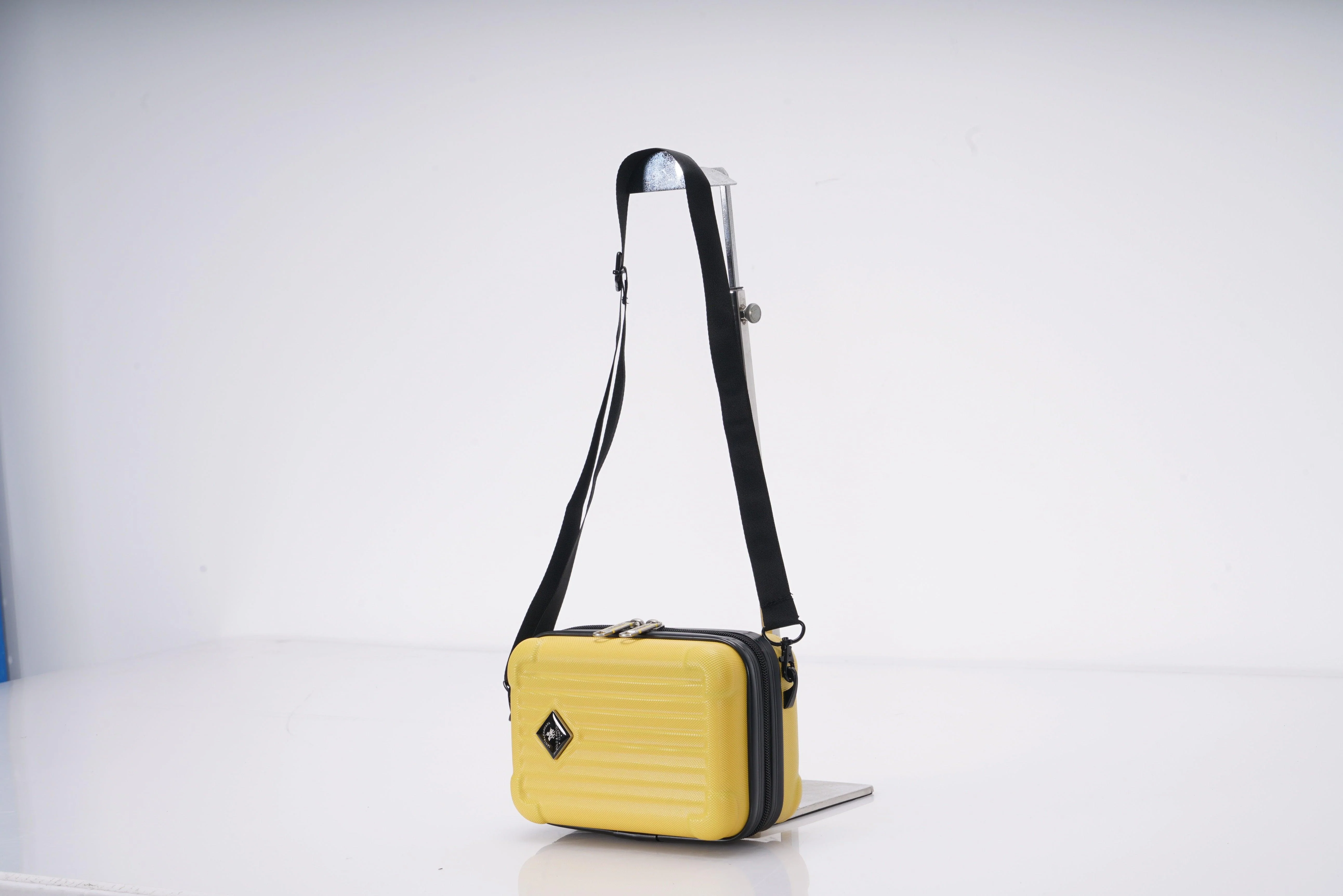 מזוודה 9" BEAUTY CASE בצבע צהוב - Image 3