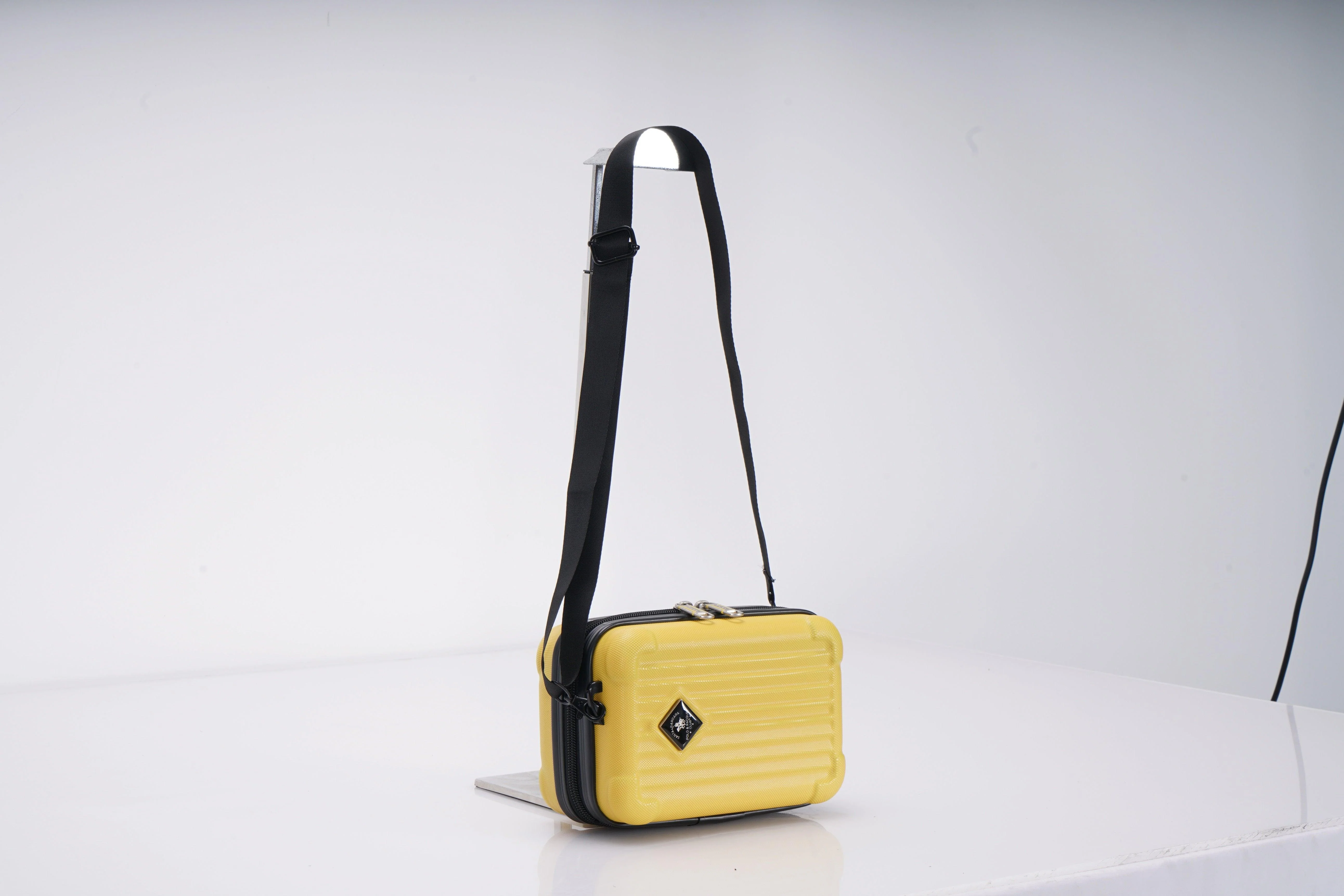 מזוודה 9" BEAUTY CASE בצבע צהוב - Image 4
