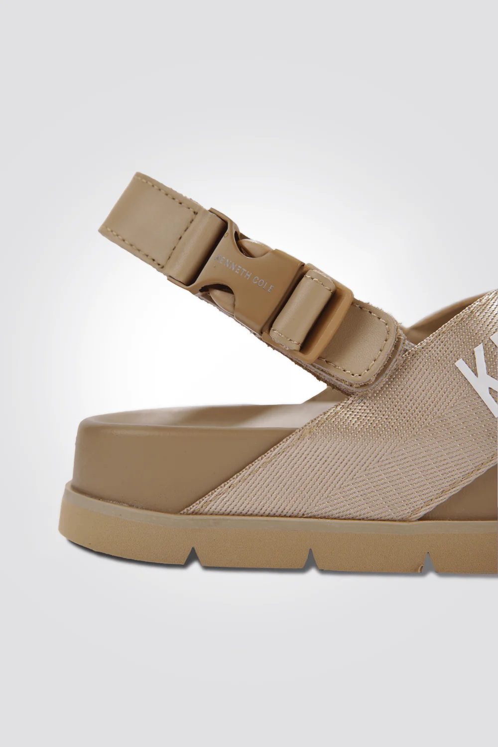 סנדלי FLAT ANKLE STRAP לנשים בצבע בז' - Image 3