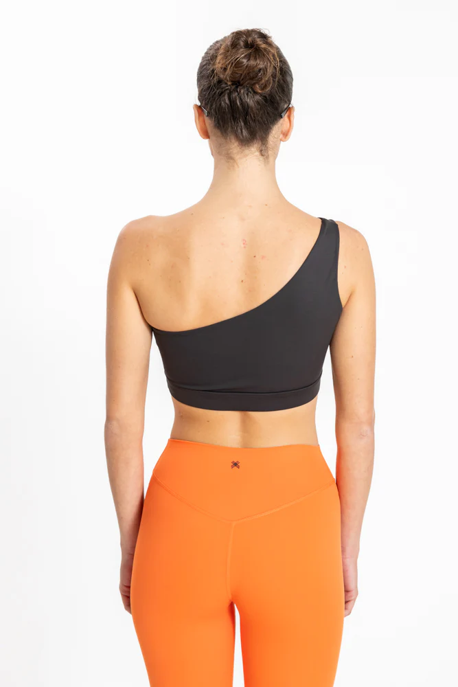 טופ אימון לנשים One Shoulder בצבע שחור - Image 11