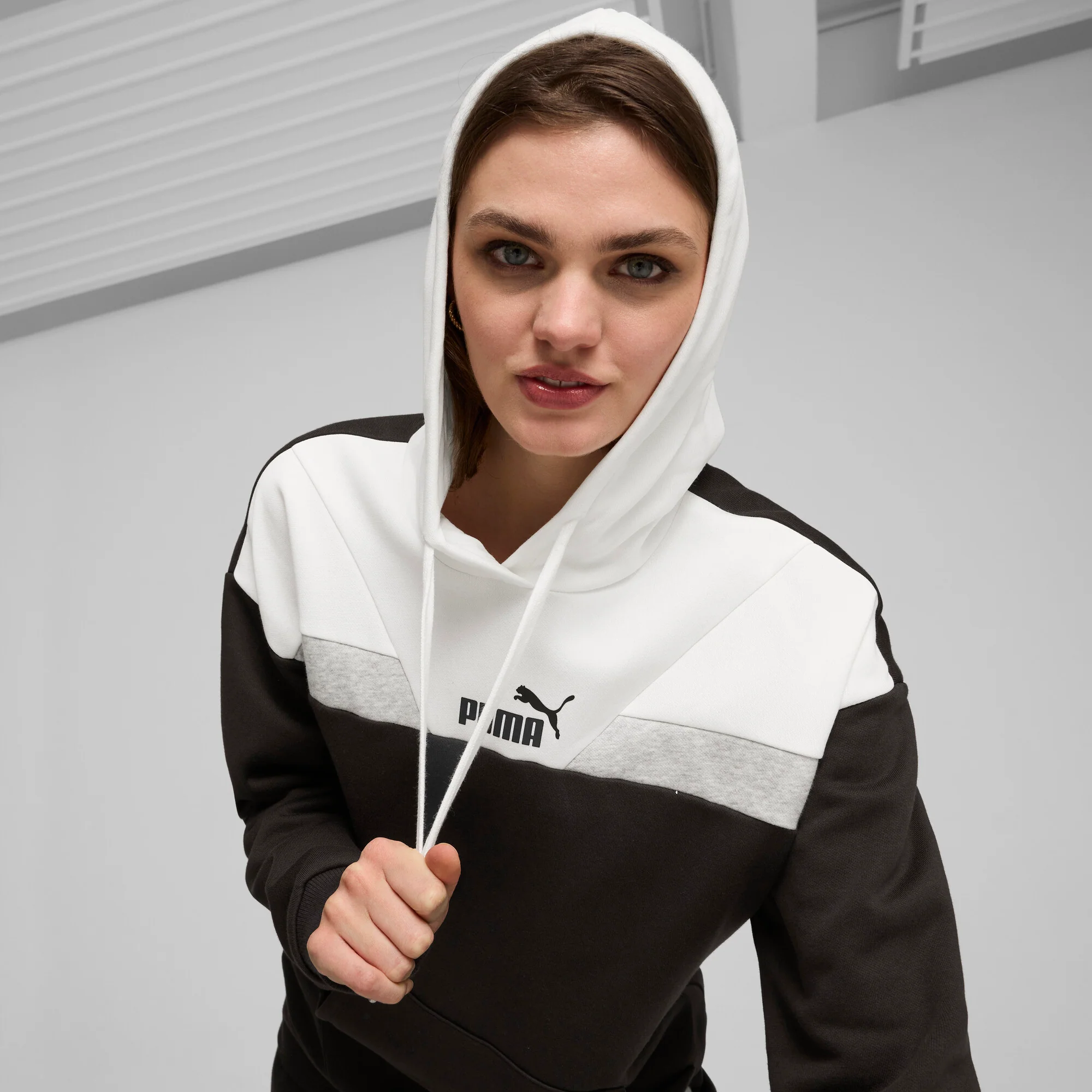 קפוצ'ון POWER Hoodie לנשים בצבע שחור ולבן - Image 8