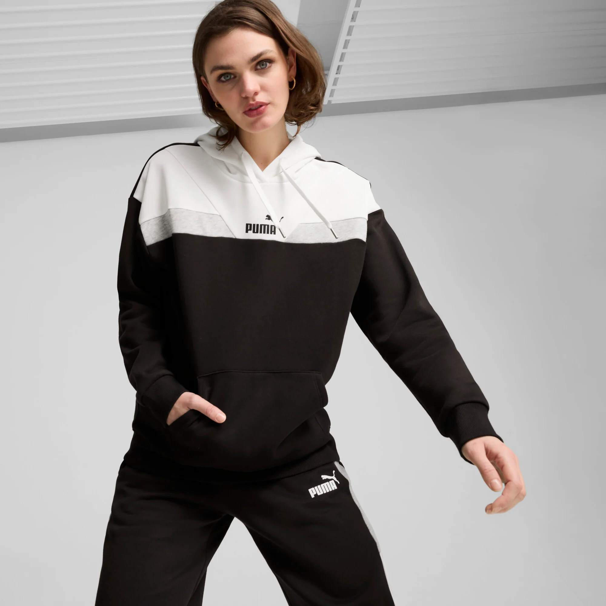 קפוצ'ון POWER Hoodie לנשים בצבע שחור ולבן - Image 9