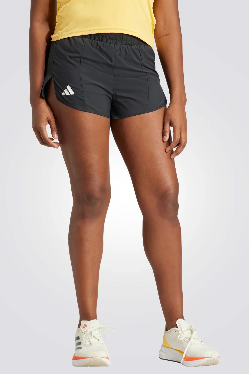 מכנסיים קצרים לנשים ADIZERO ESSENTIALS בצבע שחור