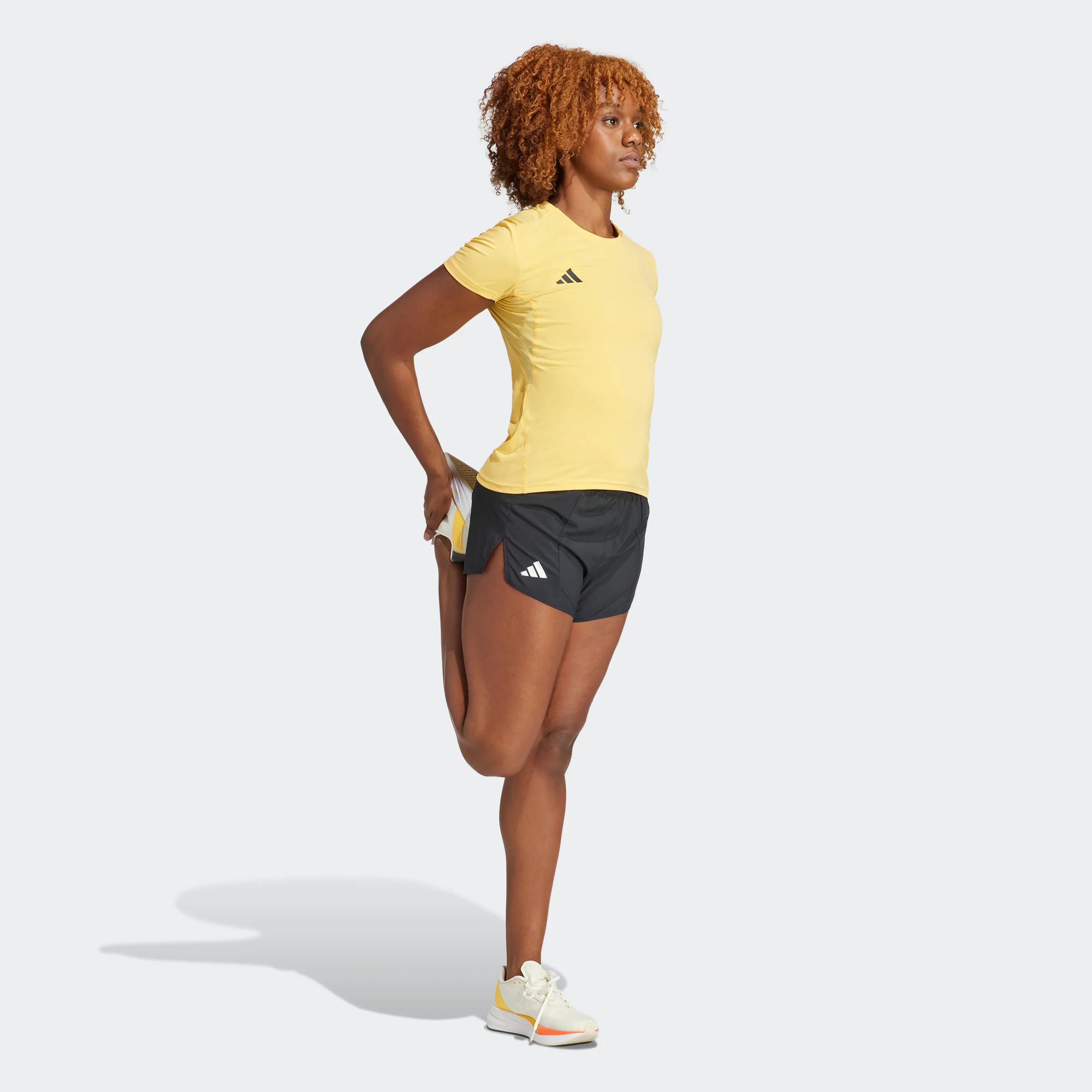 מכנסיים קצרים לנשים ADIZERO ESSENTIALS בצבע שחור - Image 3