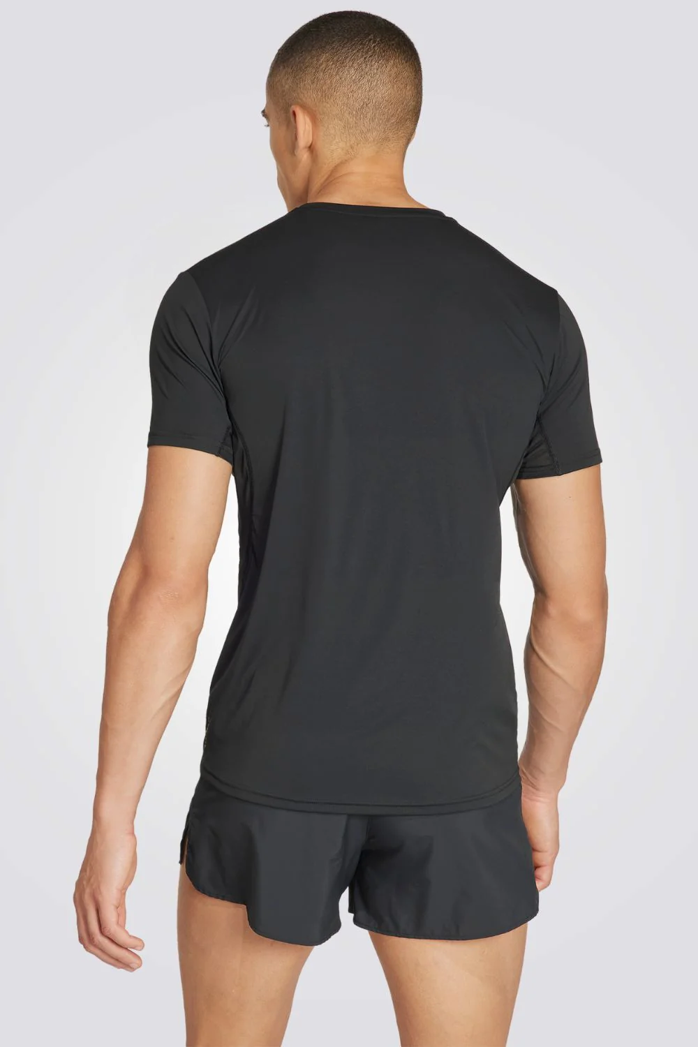 טישירט לגברים ADIZERO ESSENTIALS RUNNING בצבע שחור ולבן - Image 2