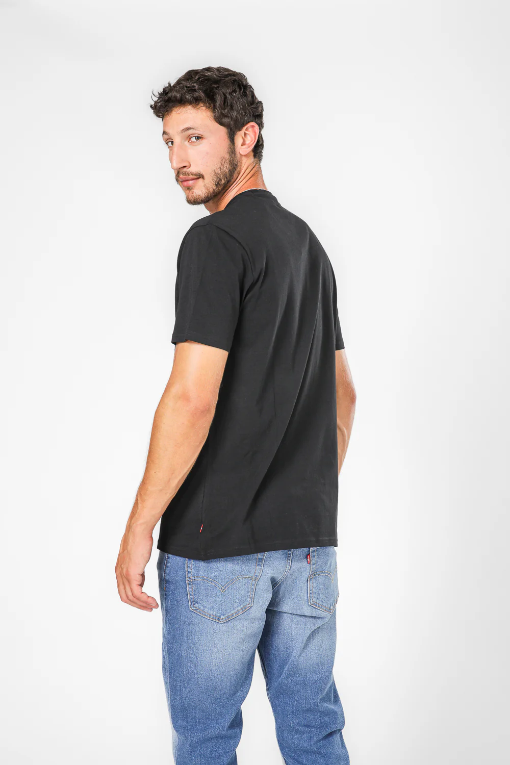 טישירט שחורה לוגו אדום - Image 3