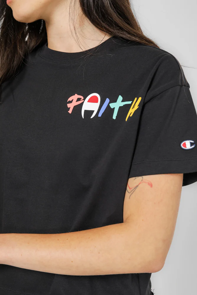 טישירט לנשים Crewneck בצבע שחור - Image 11