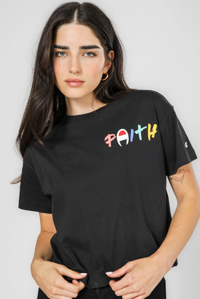 טישירט לנשים Crewneck בצבע שחור - Image 12