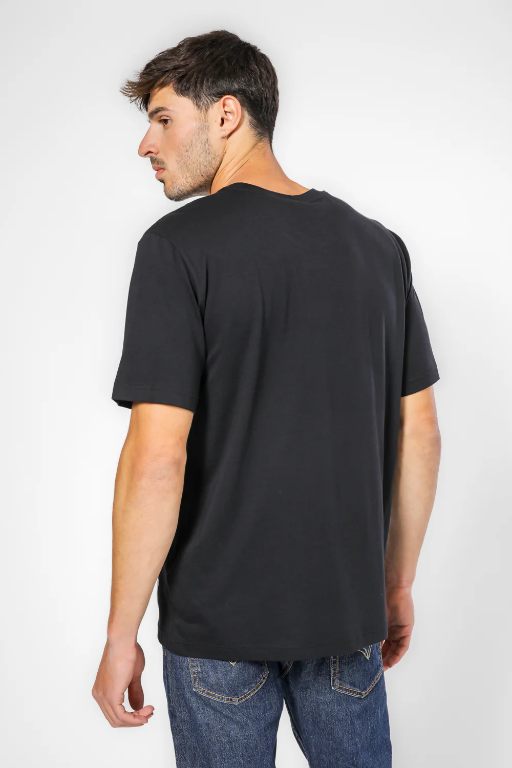 טישירט לגברים Crewneck בצבע שחור - Image 2