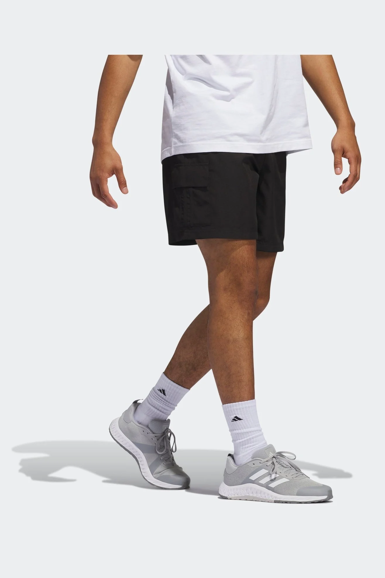 מכנסיים קצרים לגברים ESSENTIALS WOVEN SHORTS בצבע שחור - Image 3