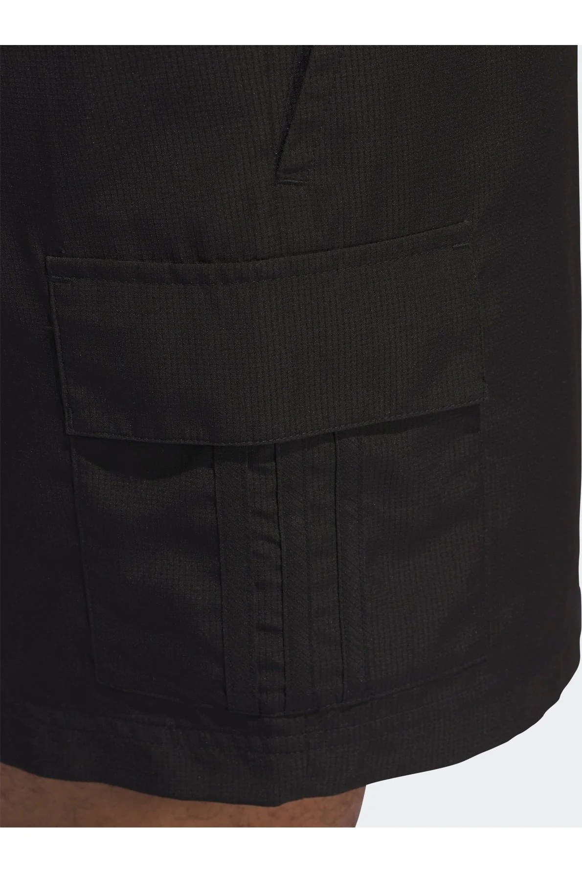 מכנסיים קצרים לגברים ESSENTIALS WOVEN SHORTS בצבע שחור - Image 5