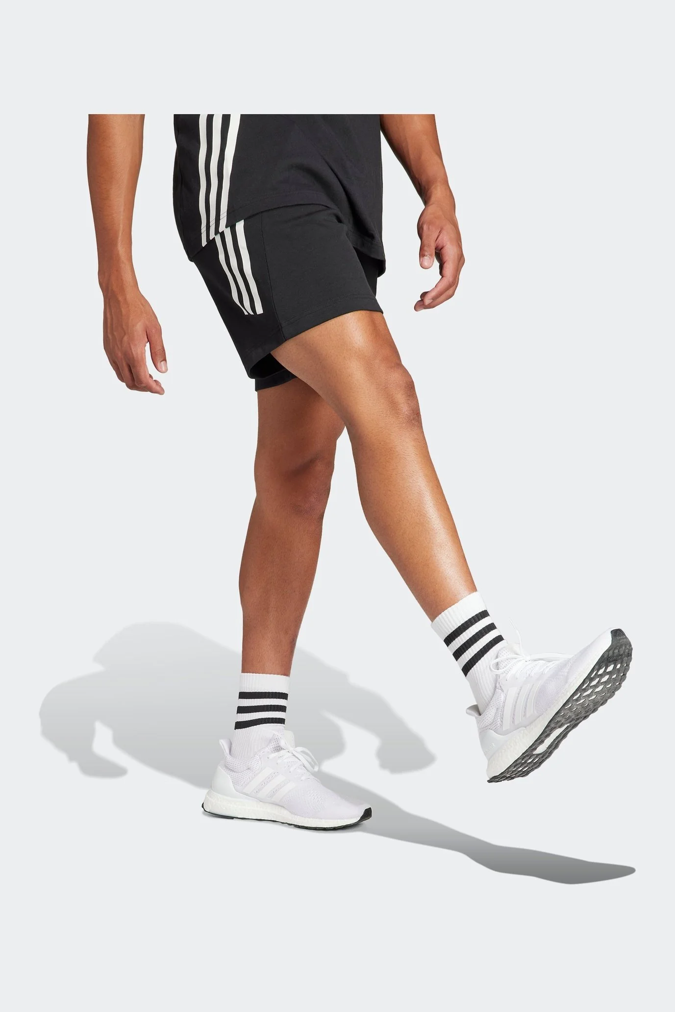 מכנסיים קצרים FUTURE ICONS 3-STRIPES בצבע שחור - Image 4
