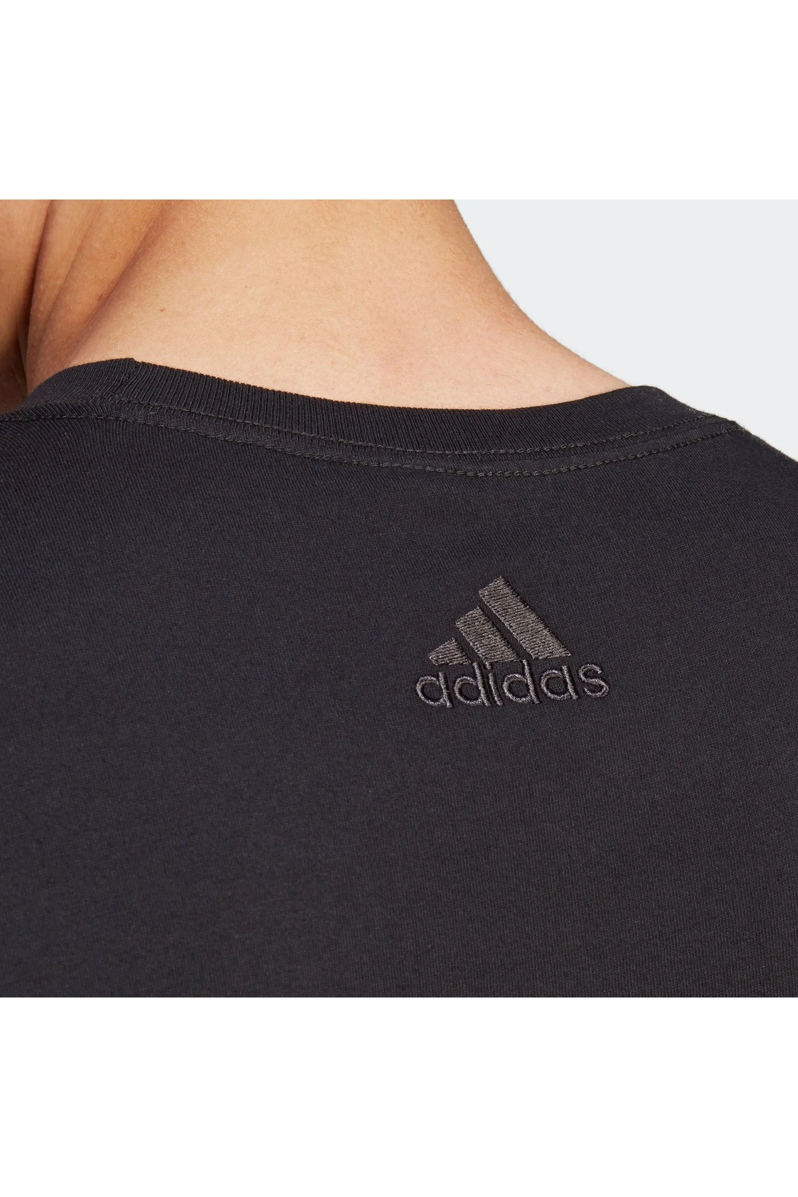 טישירט לגברים ESSENTIALS SINGLE JERSEY LINEAR EMBROIDERED בצבע שחור - Image 5