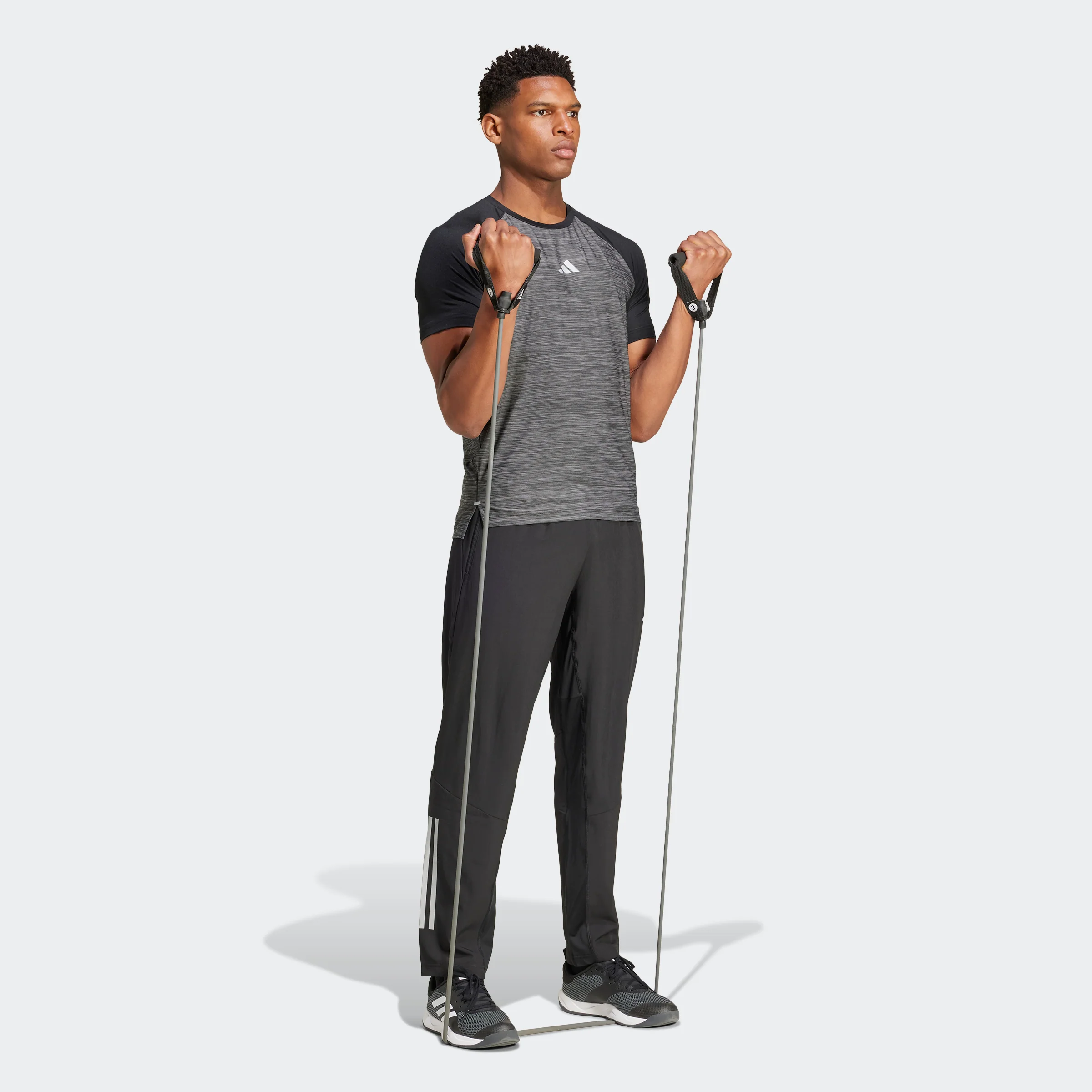 טישרט לגברים GYM+ בצבע אפור ושחור - Image 6