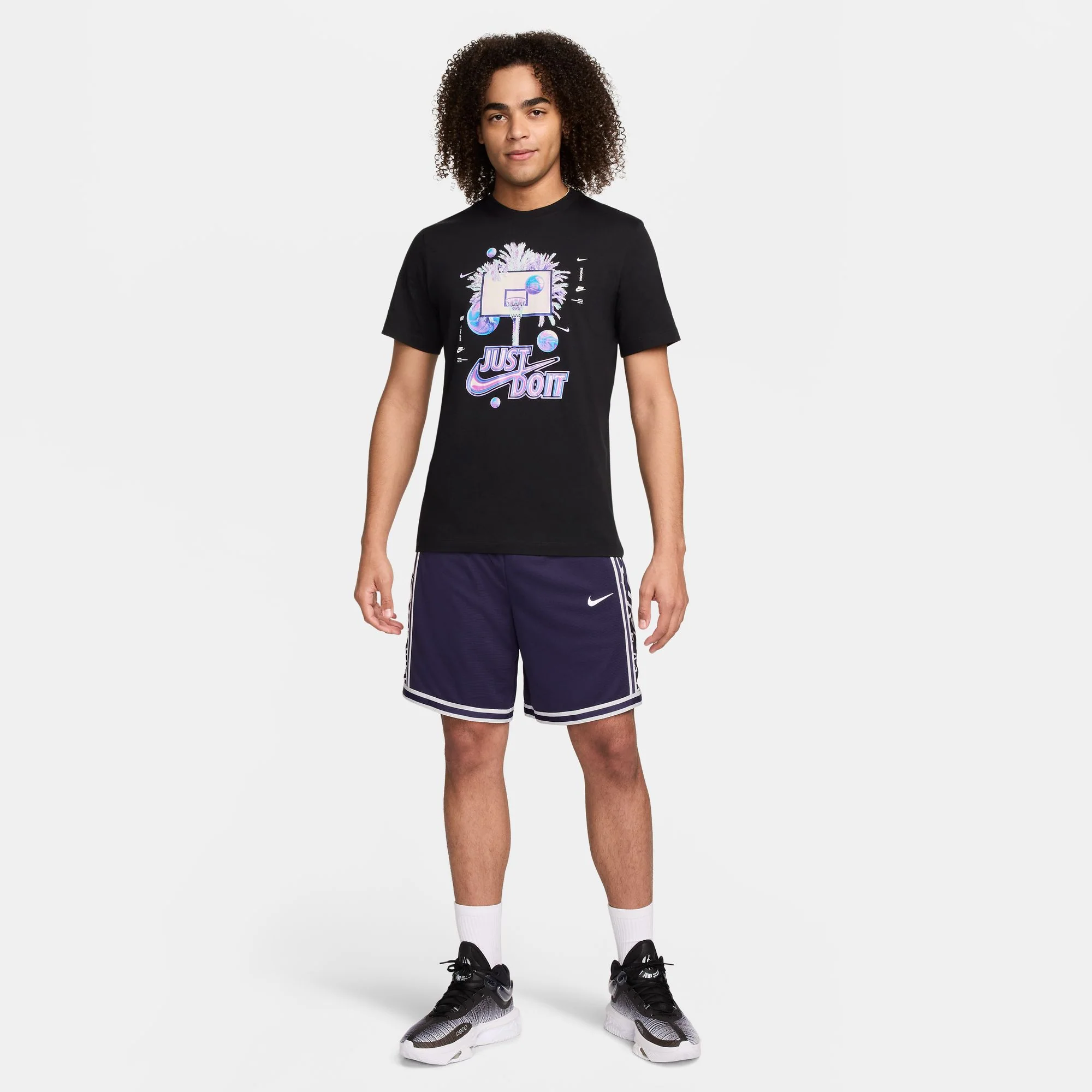 טישירט לגברים Basketball Iridescent Hoop Graphic בצבע שחור - Image 4