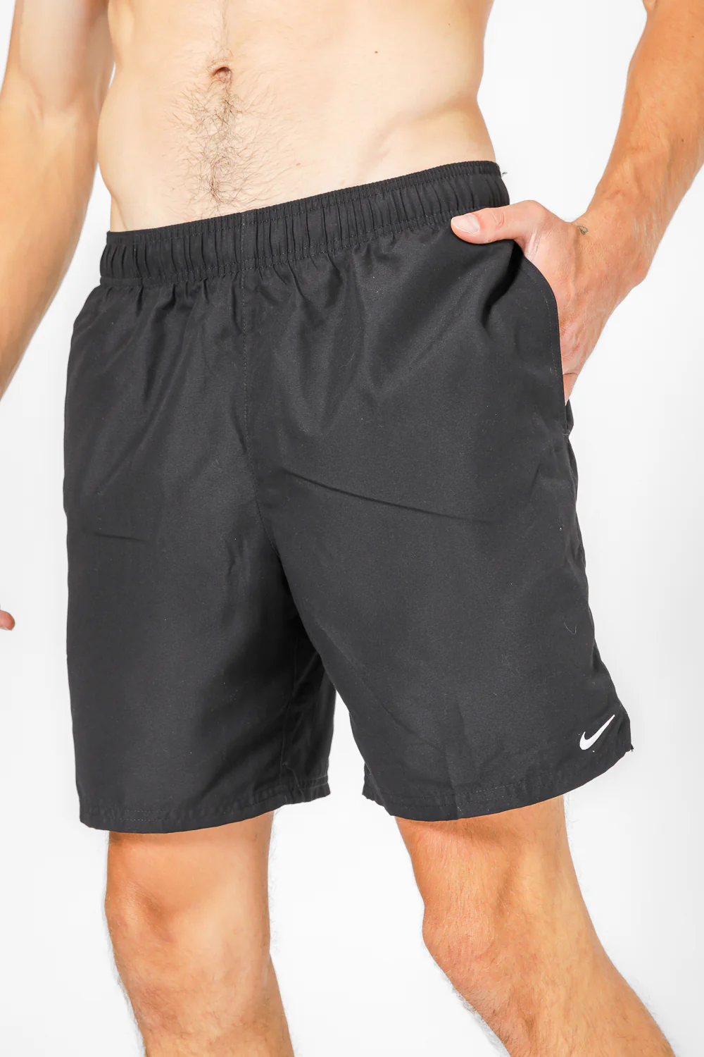 בגד ים NIKE ESSENTIAL בצבע שחור - Image 4