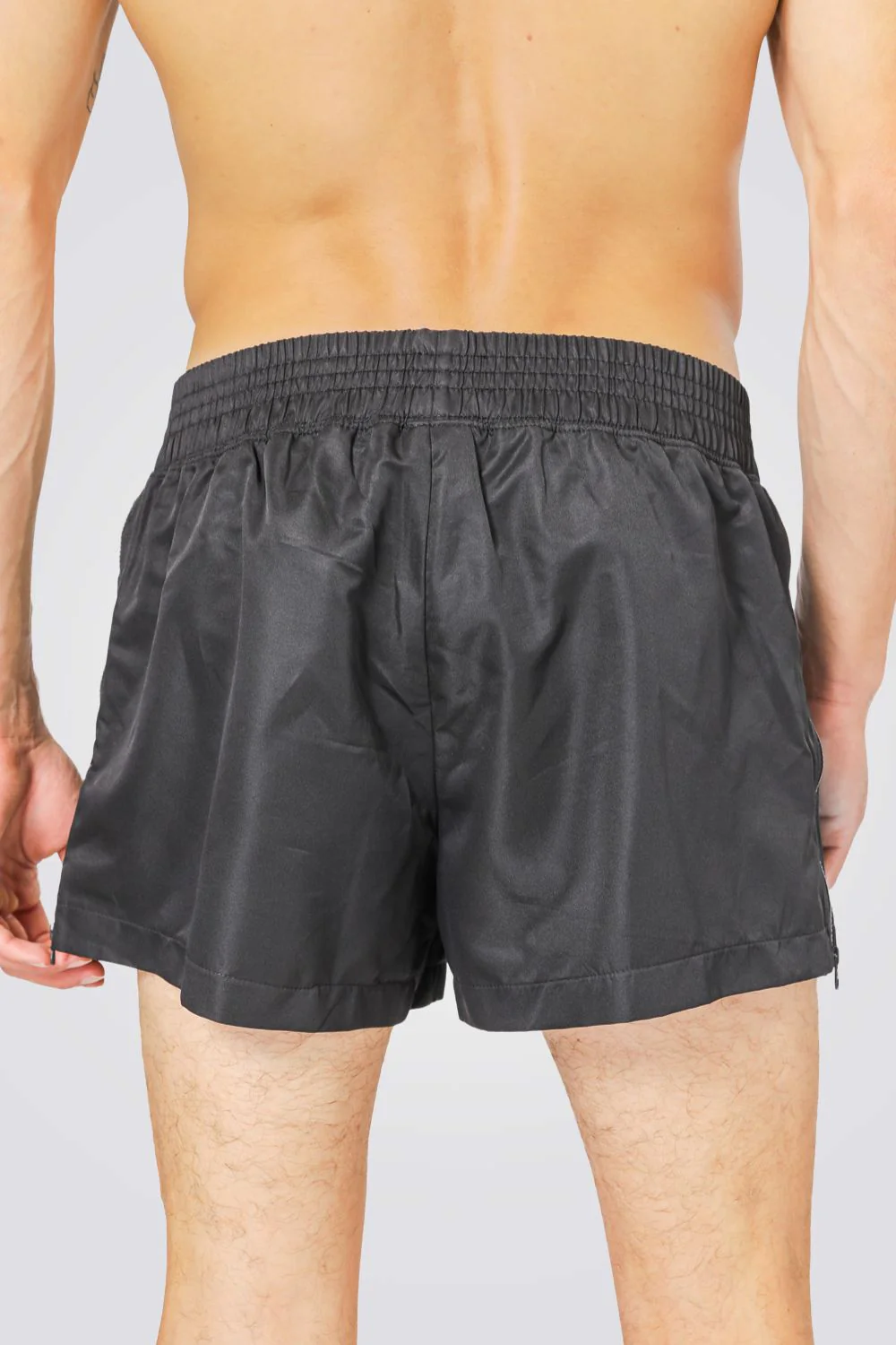 בגד ים לגברים SOLID-COVER-UP בצבע שחור - Image 3