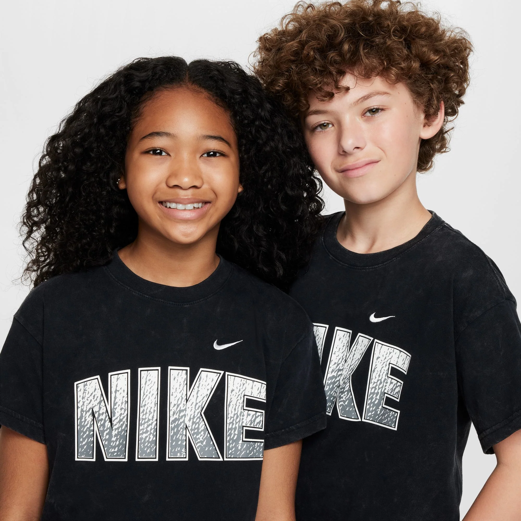 טישרט לילדים ונוער Sportswear בצבע שחור - Image 5