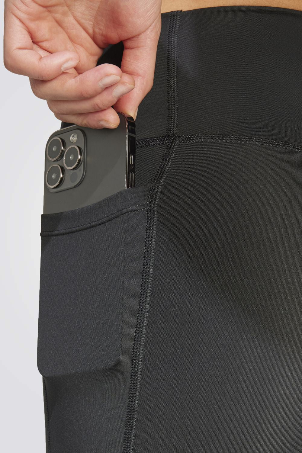 טייץ ספורט  Optime Essentials Stash Pocket 7 לנשים - Image 3