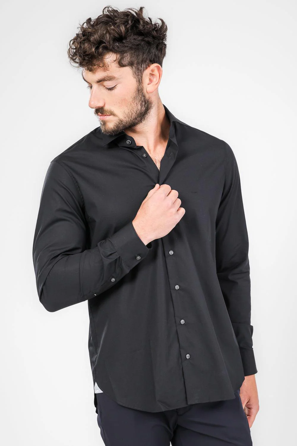 חולצה מכופתרת STRETCH MODERN בצבע שחור