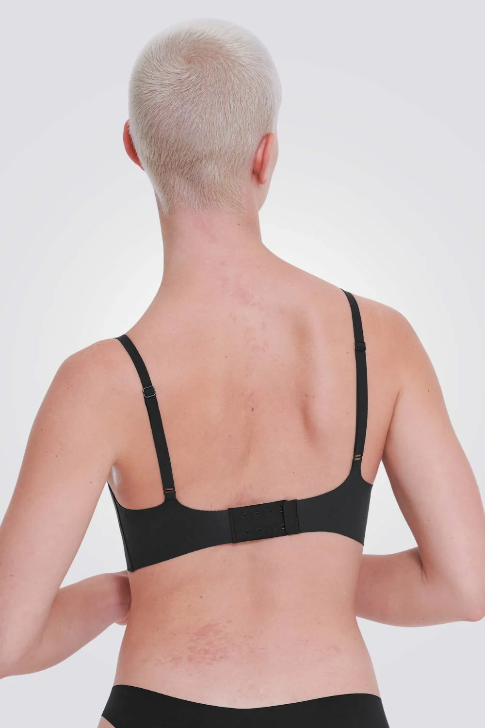 חזיה מרופדת ZERO Feel 2.0 Ultra Bra בצבע שחור - Image 2