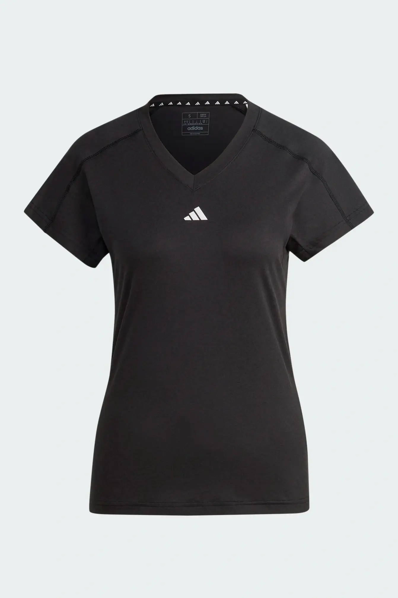 טישירט ESSENTIALS MINIMAL BRANDING V-NECK TEE בצבע שחור - Image 5