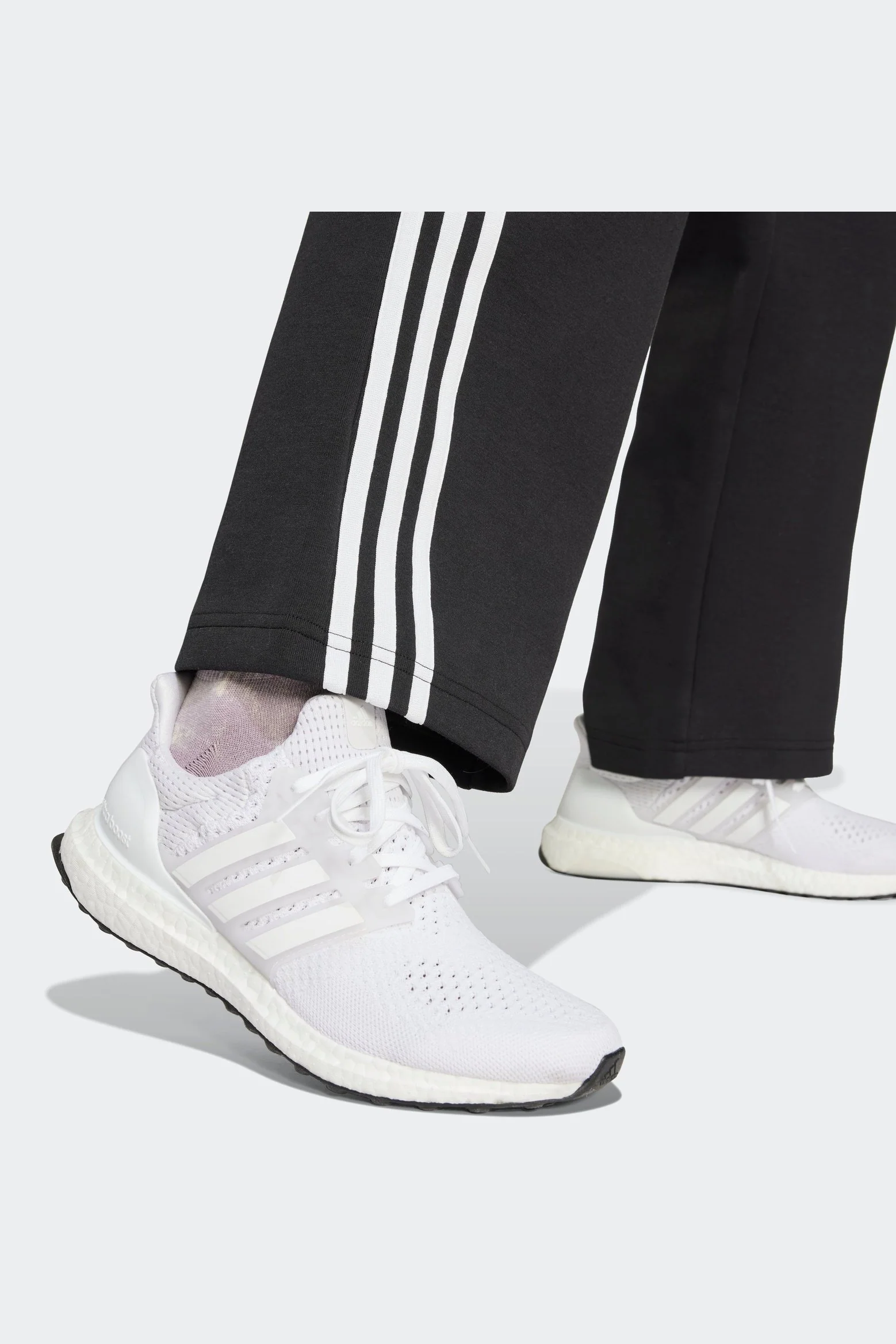 מכנסיים ארוכים לנשים FUTURE ICONS 3-STRIPES OPEN HEM בצבע שחור - Image 4