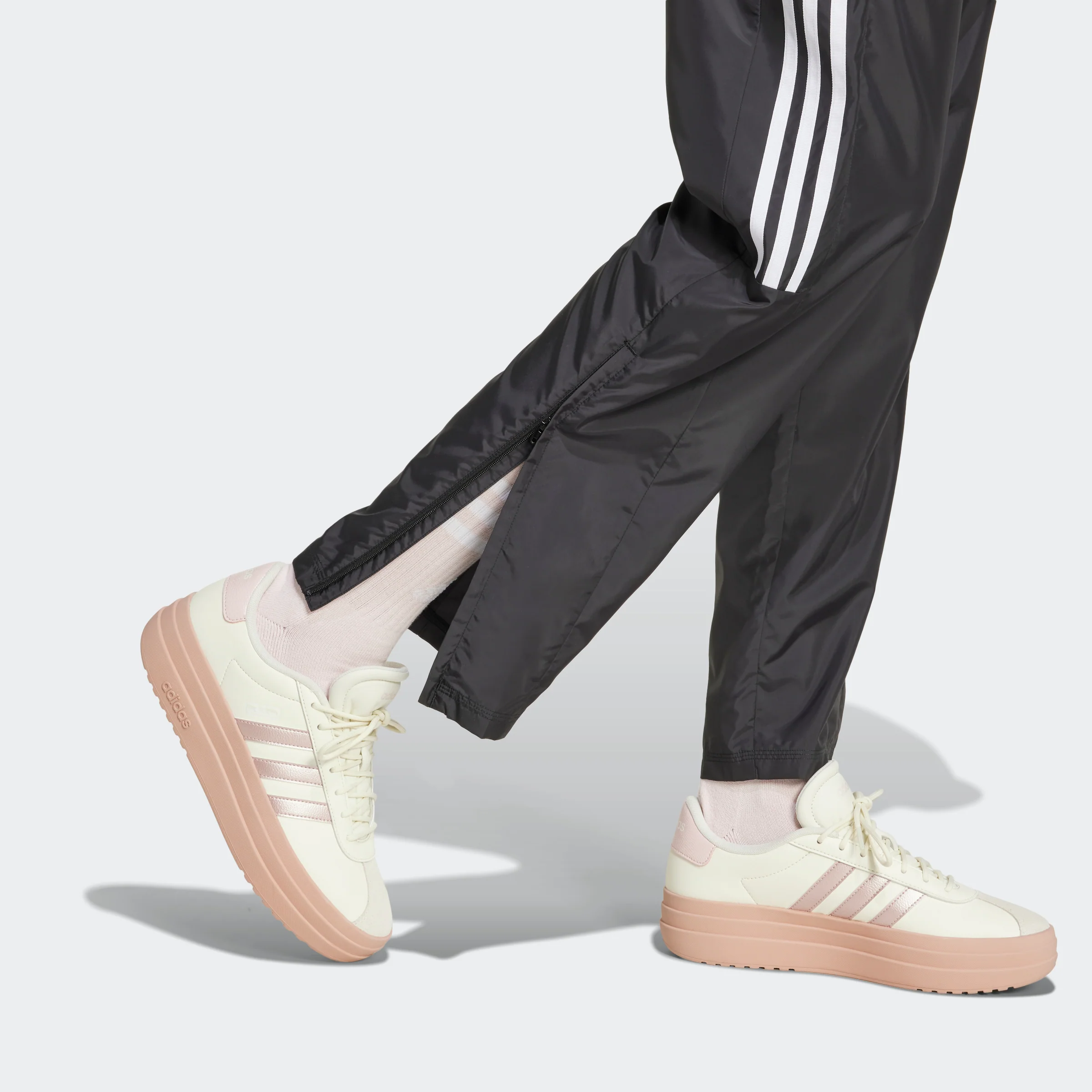 מכנסיים ארוכים לנשים Tiro Cut 3-Stripes בצבע שחור - Image 7