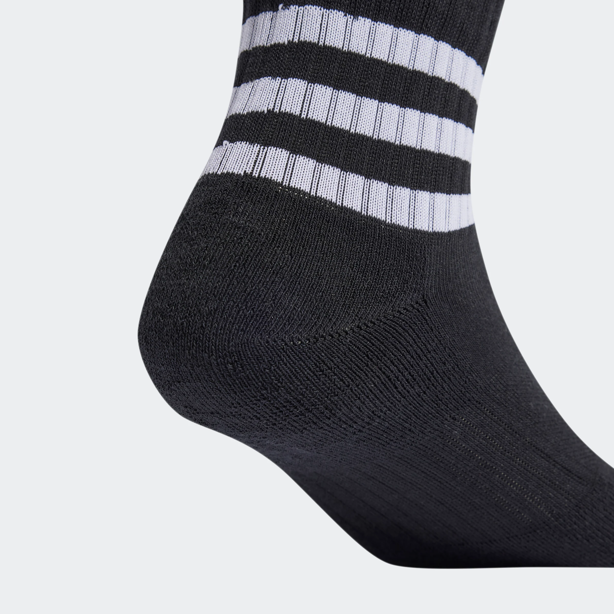 מארז שלישיית גרביים לגברים STRIPES CUSHIONED SPORTSWEAR MID-CUT בצבע שחור ולבן - Image 4