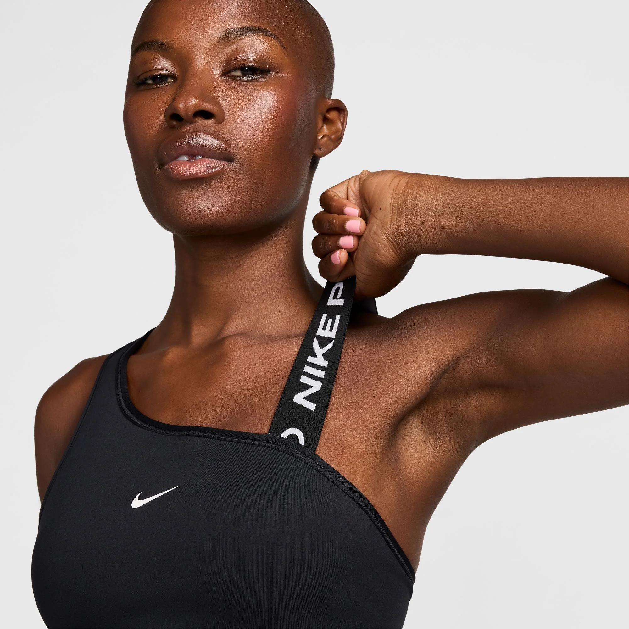 טופ אימון לנשים Pro Swoosh בצבע שחור - Image 4