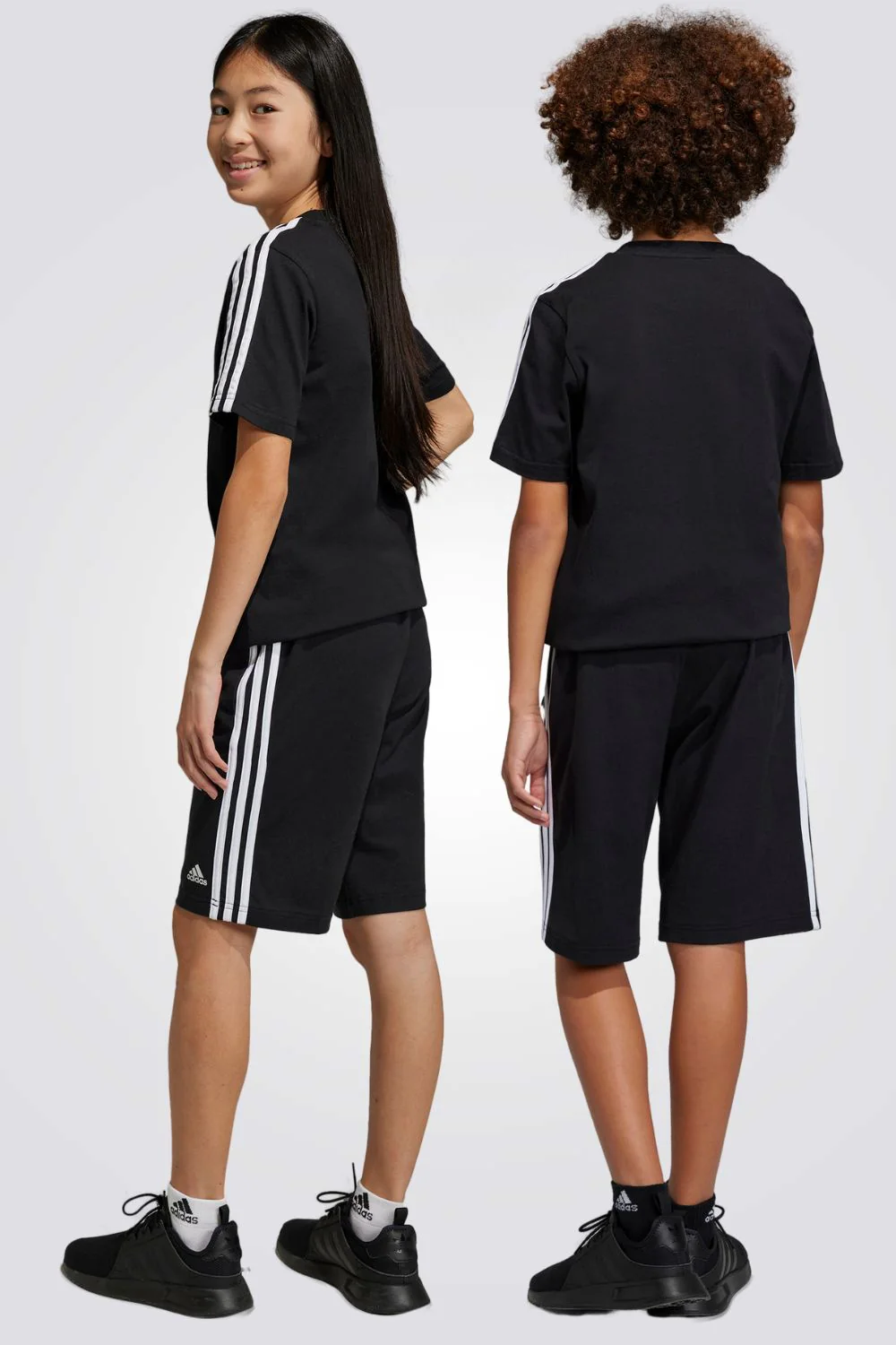 מכנסיים קצרים לילדים ESSENTIALS 3-STRIPES KNIT בצבע שחור ולבן - Image 2