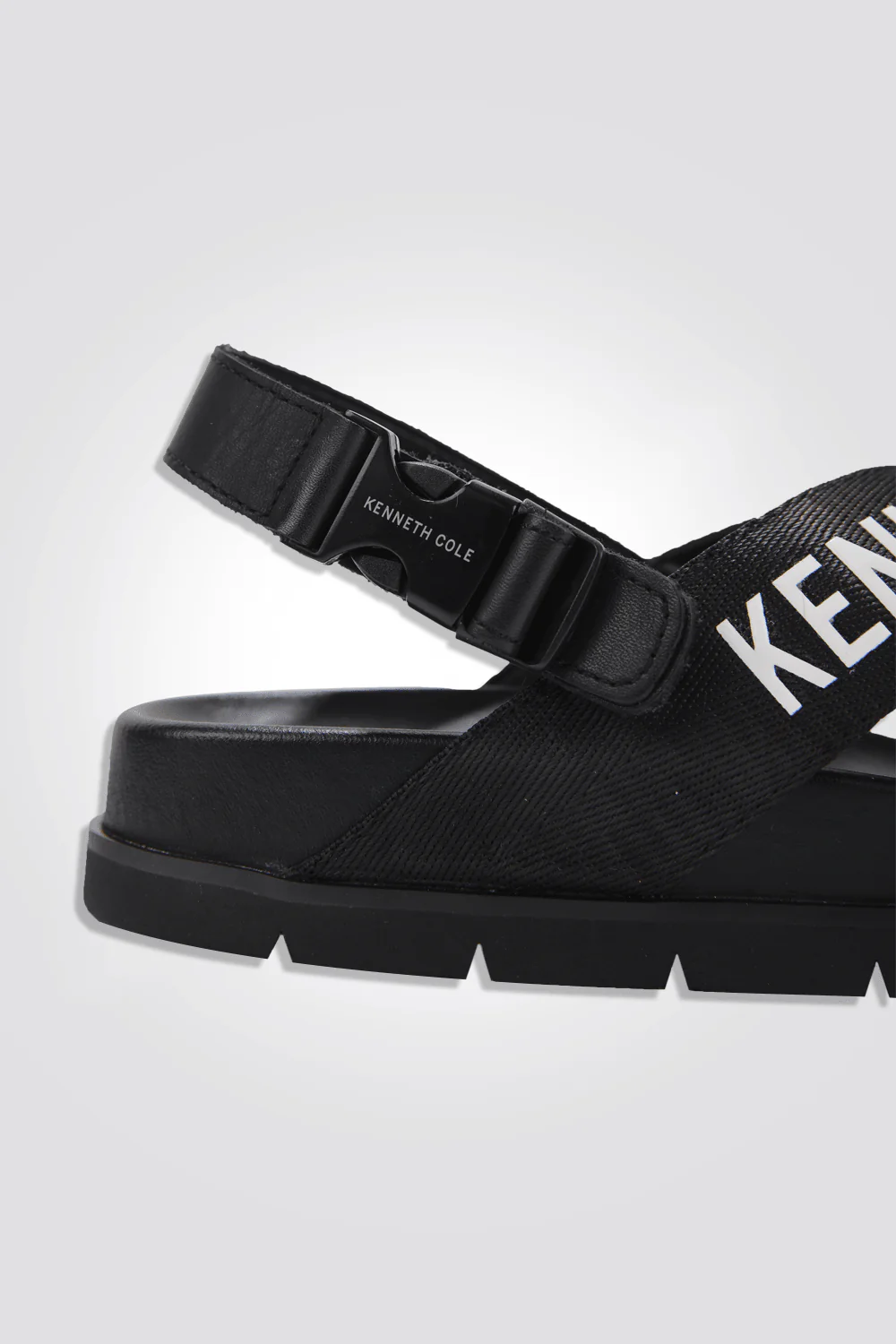 סנדלי FLAT ANKLE STRAP לנשים בצבע שחור - Image 3