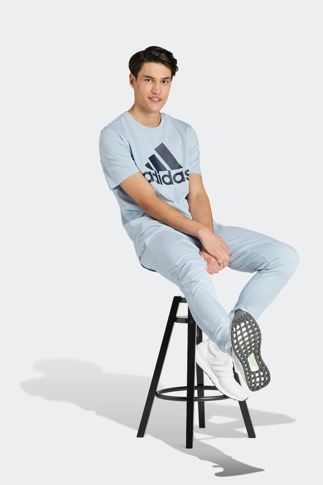 טישירט לגברים  Essentials Single Jersey Big Logo בצבע תכלת - Image 4