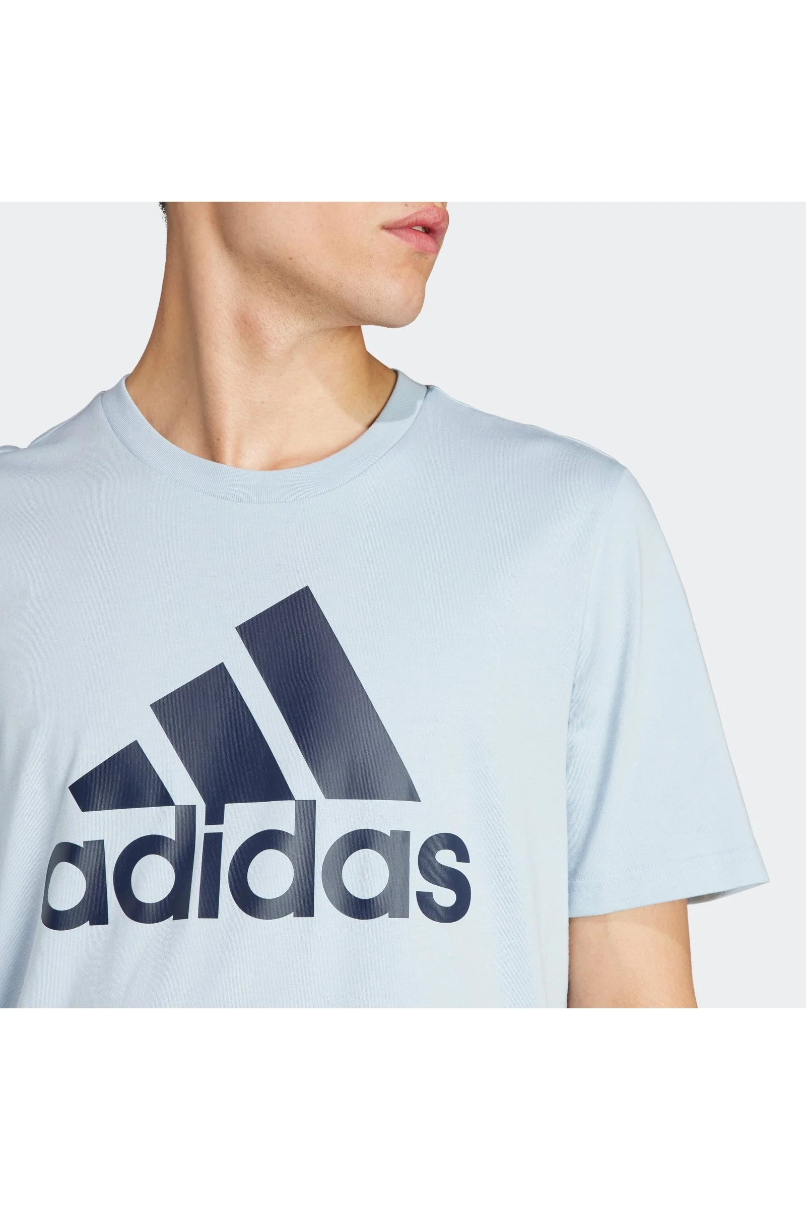 טישירט לגברים  Essentials Single Jersey Big Logo בצבע תכלת - Image 5
