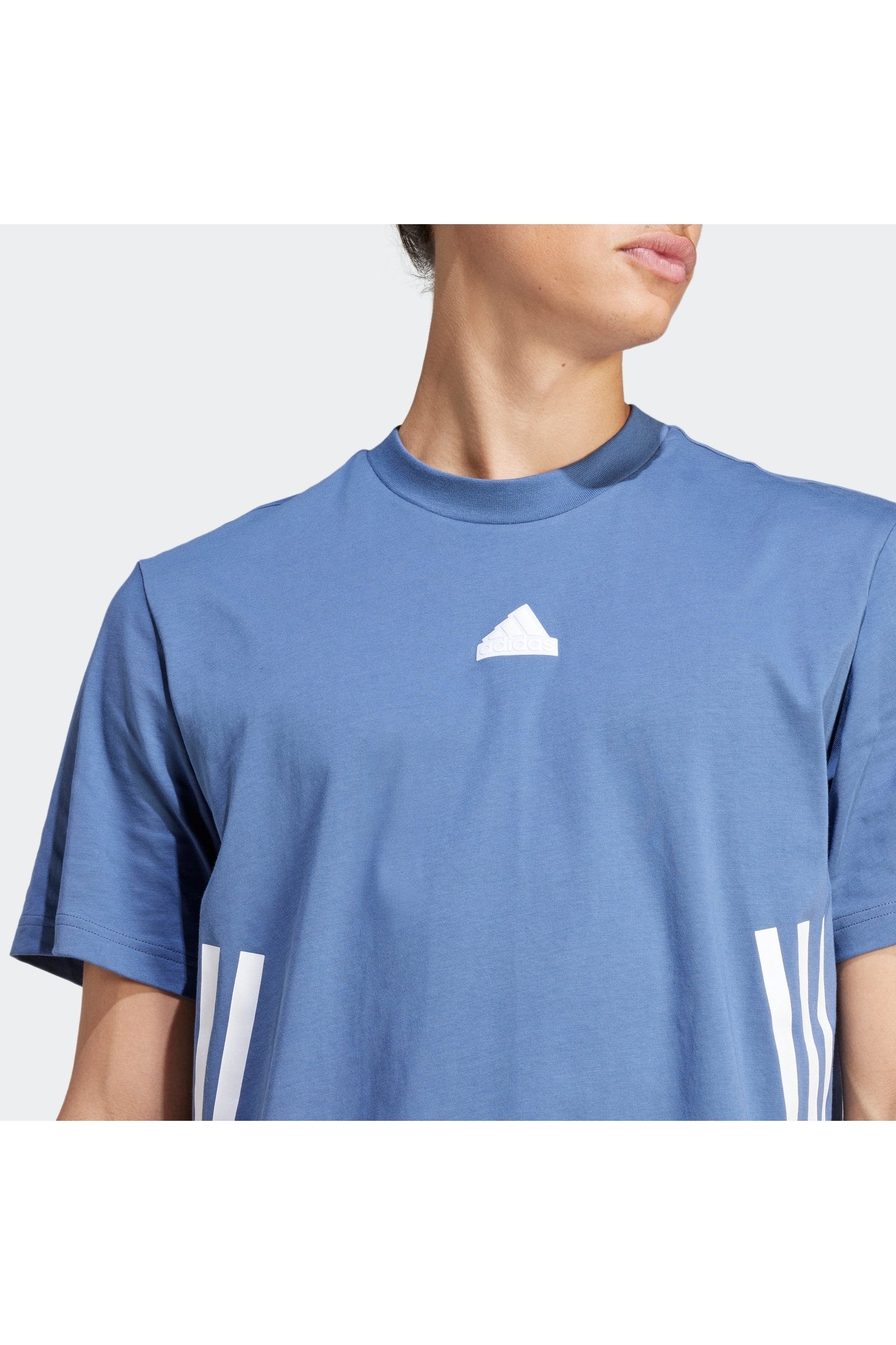 טישירט לגברים  FUTURE ICONS 3-STRIPES בצבע כחול ולבן - Image 5