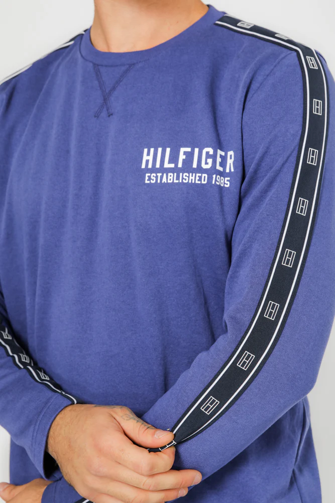 חולצה ארוכה לגברים LOUNGE CREWNECK בצבע כחול | טומי הילפיגר - Image 4