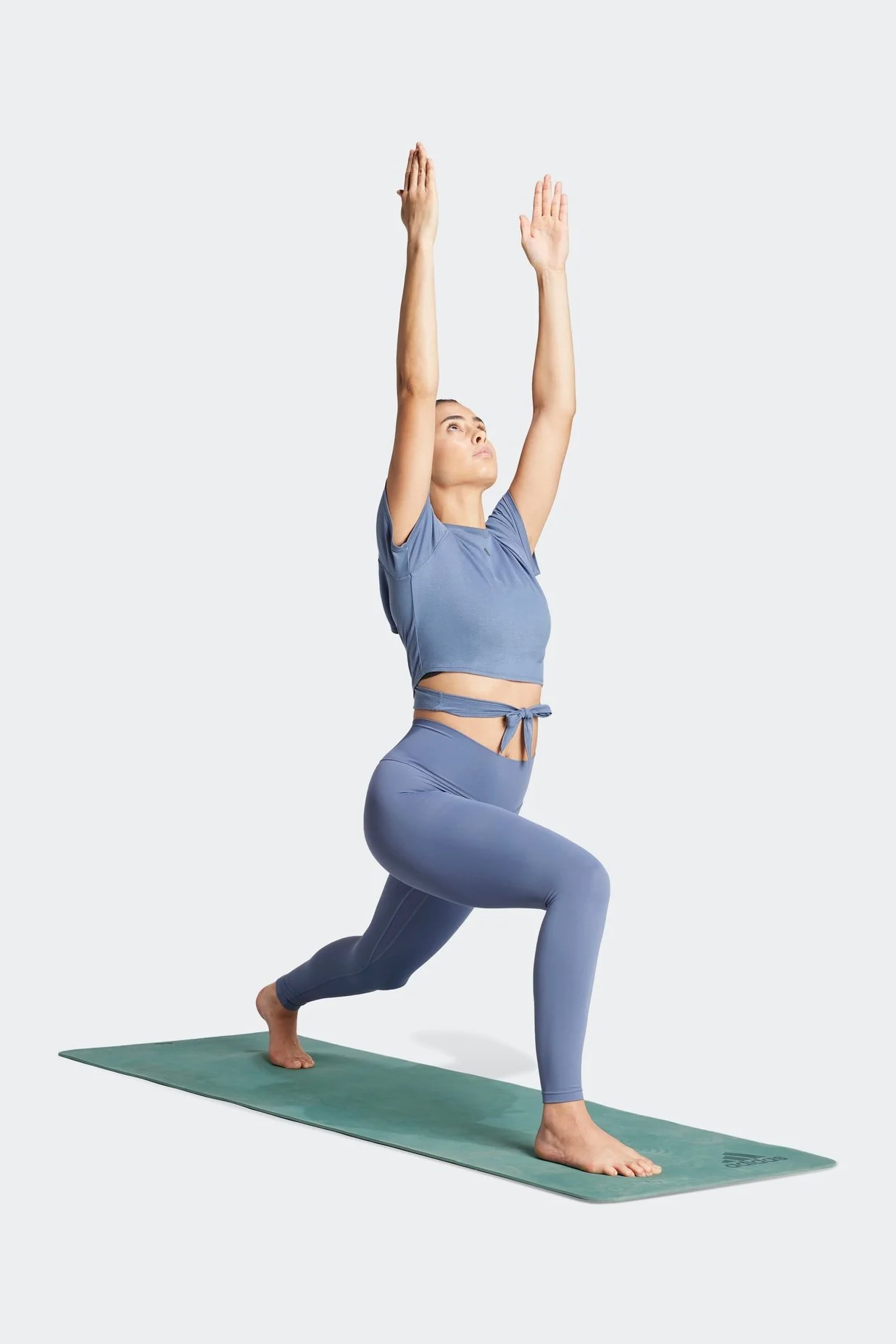 טישירט לנשים YOGA STUDIO WRAPPED בצבע כחול - Image 3