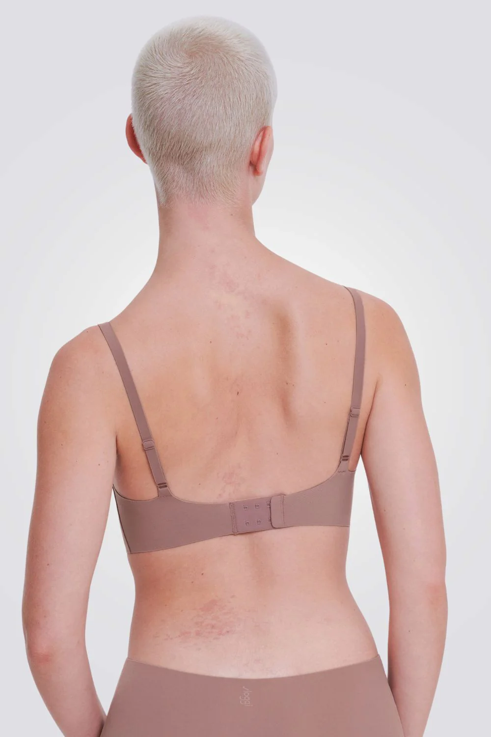 חזייה מרופדת ZERO Feel 2.0 Ultra Bra בצבע חום - Image 2