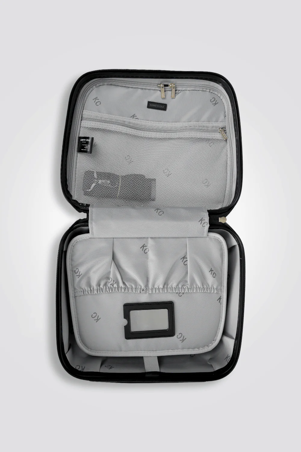 מזוודה 12'' COSMETIC CASE SOHO בצבע שחור - Image 3