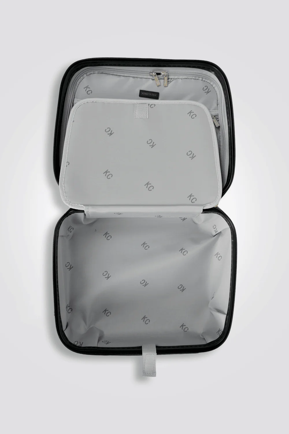 מזוודה 12'' COSMETIC CASE SOHO בצבע שחור - Image 4