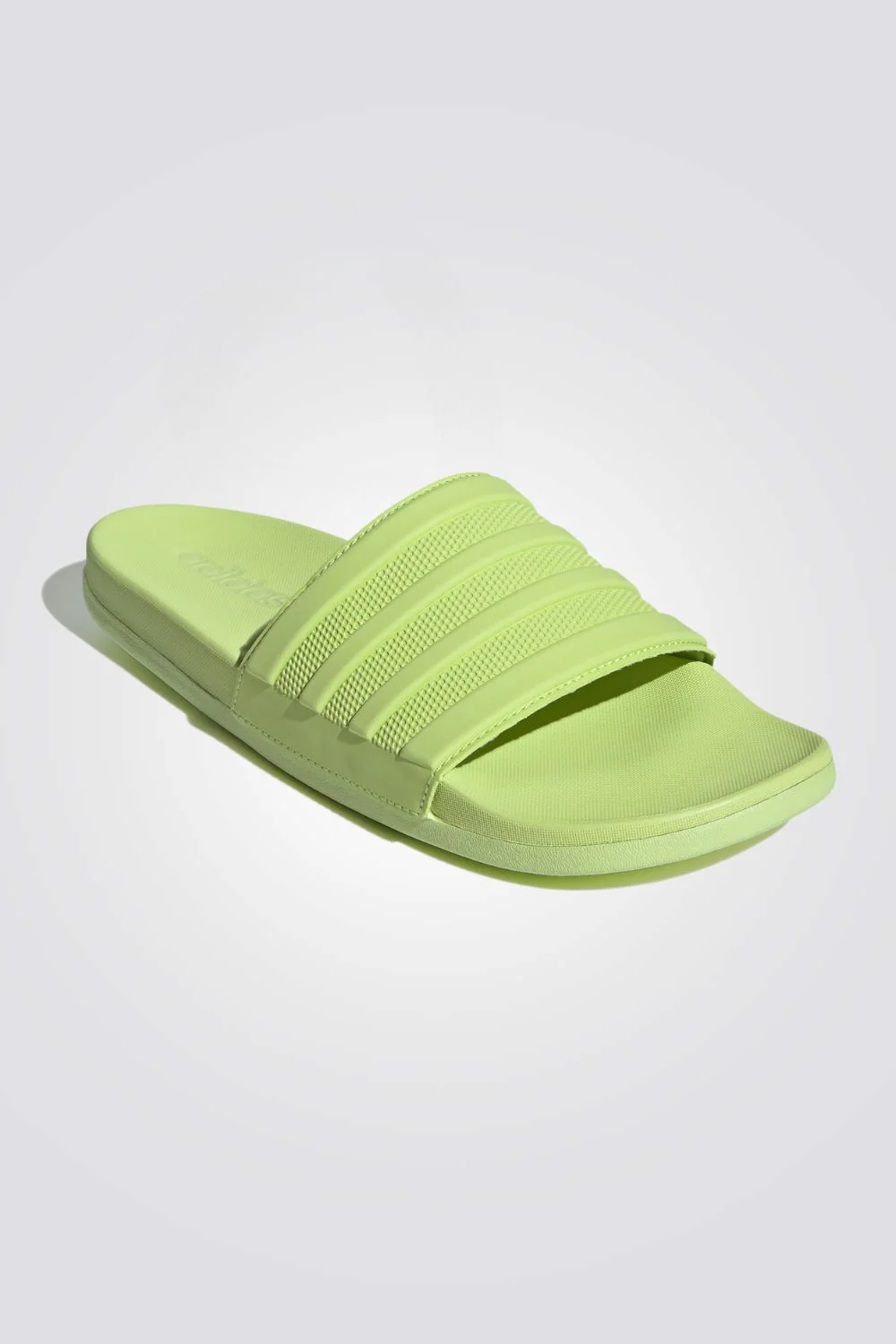 כפכפים לגברים ADILETTE COMFORT בצבע ירוק בהיר - Image 2