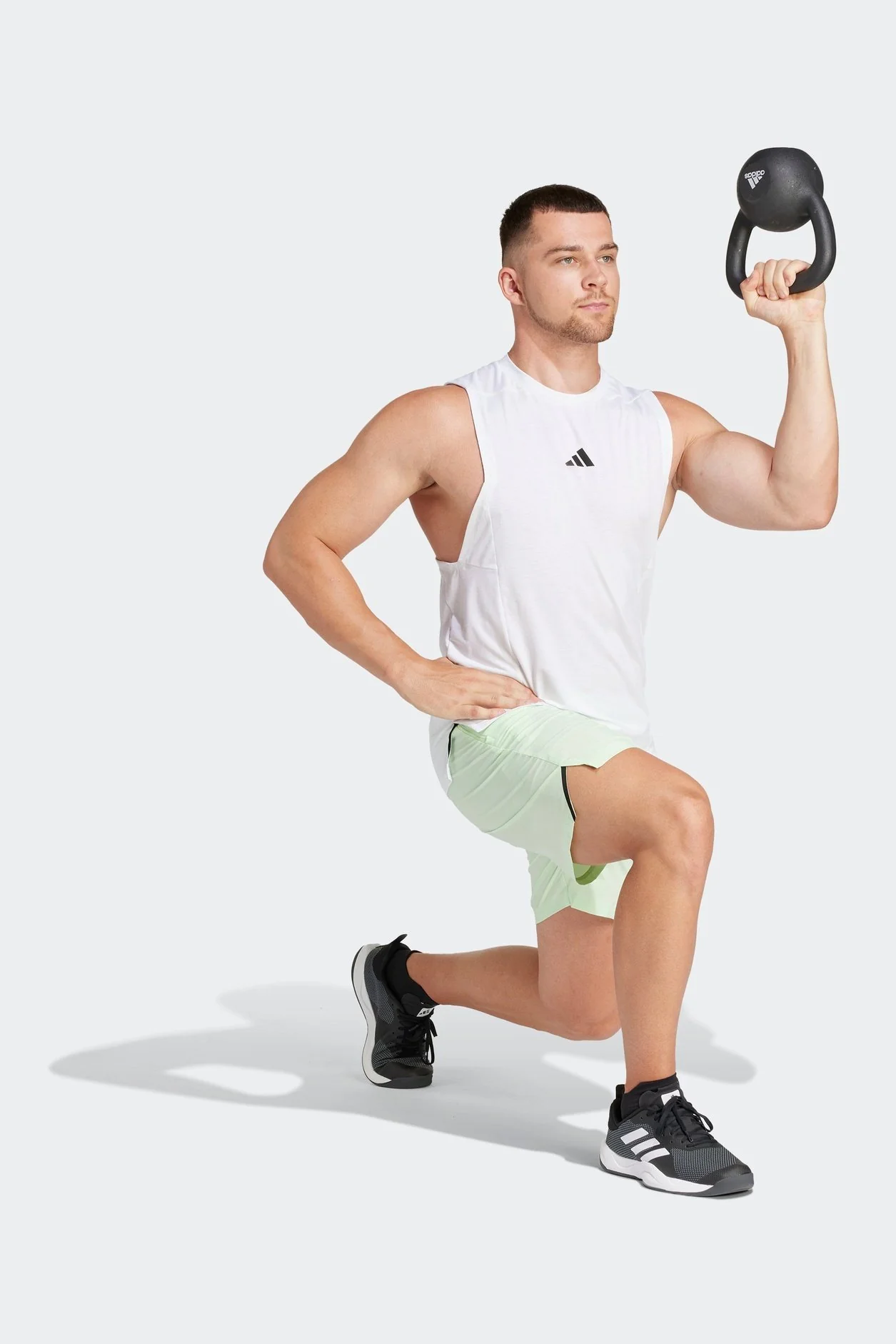 מכנסיים קצרים לגברים DESIGNED FOR TRAINING בצבע ירוק זוהר - Image 3