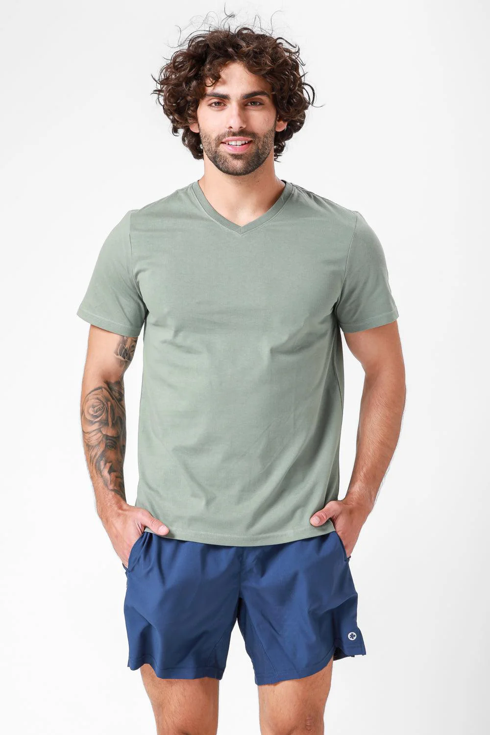 חולצה קצרה צווארון וי CLASSIC FIT בצבע ירוק