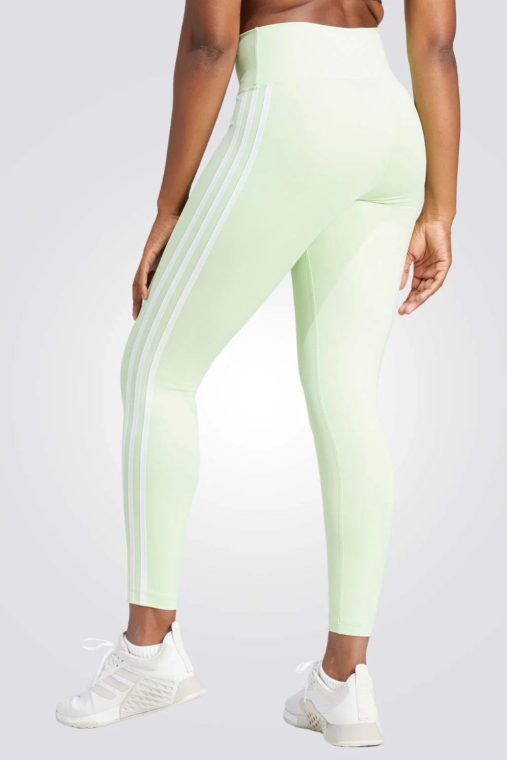 טייץ לנשים TRAIN ESSENTIALS 3-STRIPES HIGH-WAISTED 7/8 בצבע ירוק זוהר - Image 2