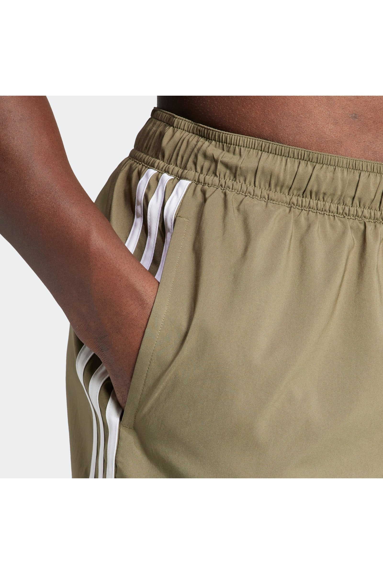בגד ים לגברים 3-STRIPES CLX  בצבע ירוק זית ולבן - Image 5