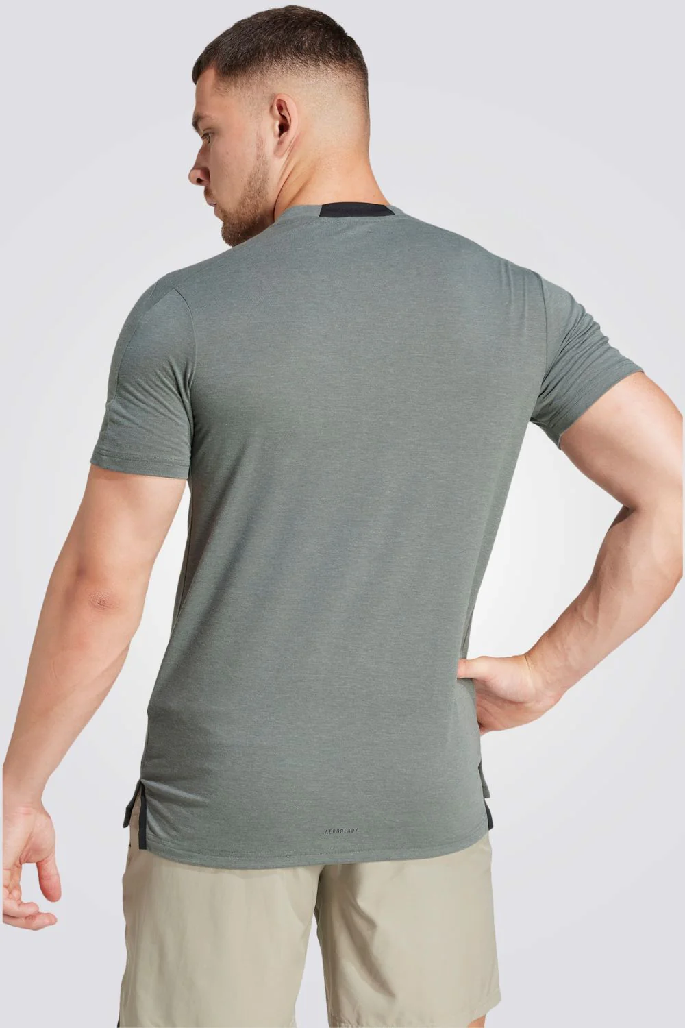 טישירט לגברים DESIGNED FOR TRAINING בצבע אפור - Image 2