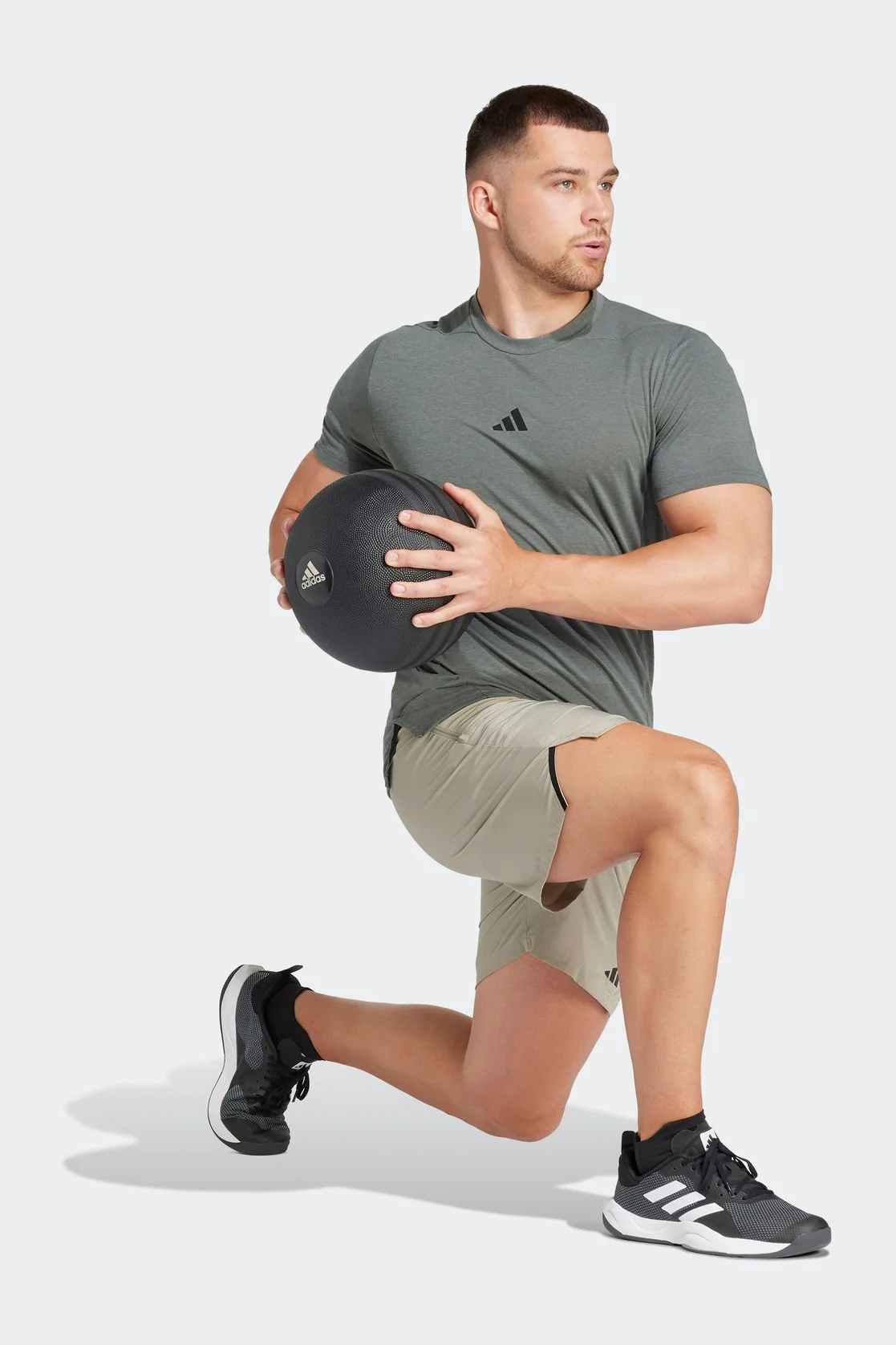 טישירט לגברים DESIGNED FOR TRAINING בצבע אפור - Image 3